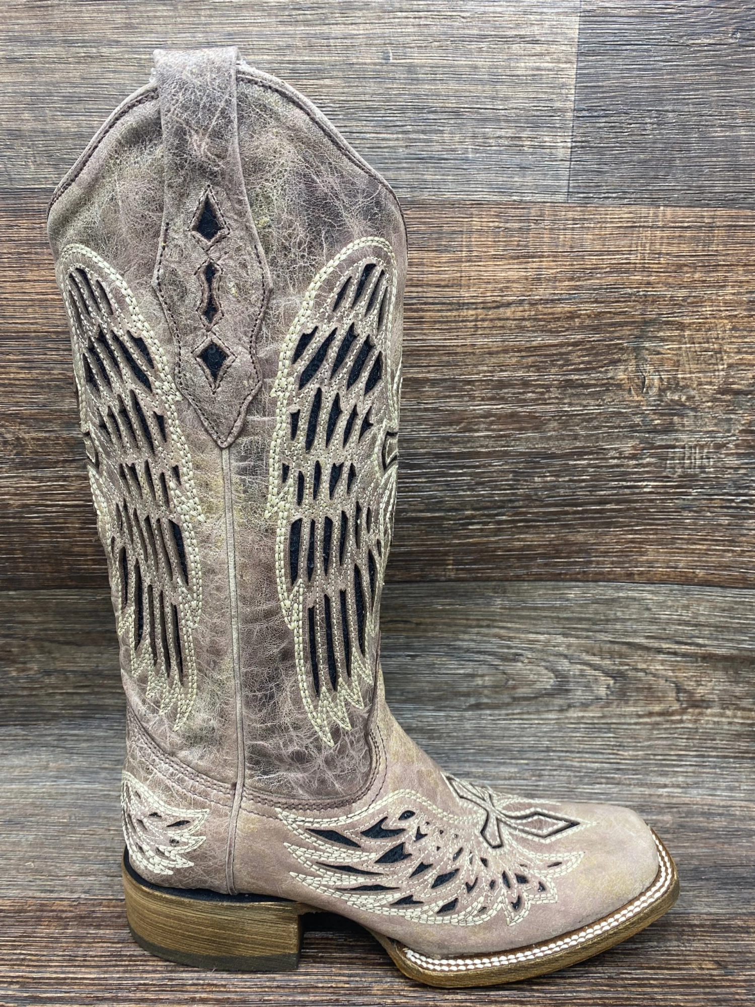 A1197 Ladies Brown/Black Wing & Cross By Corral - Image 2