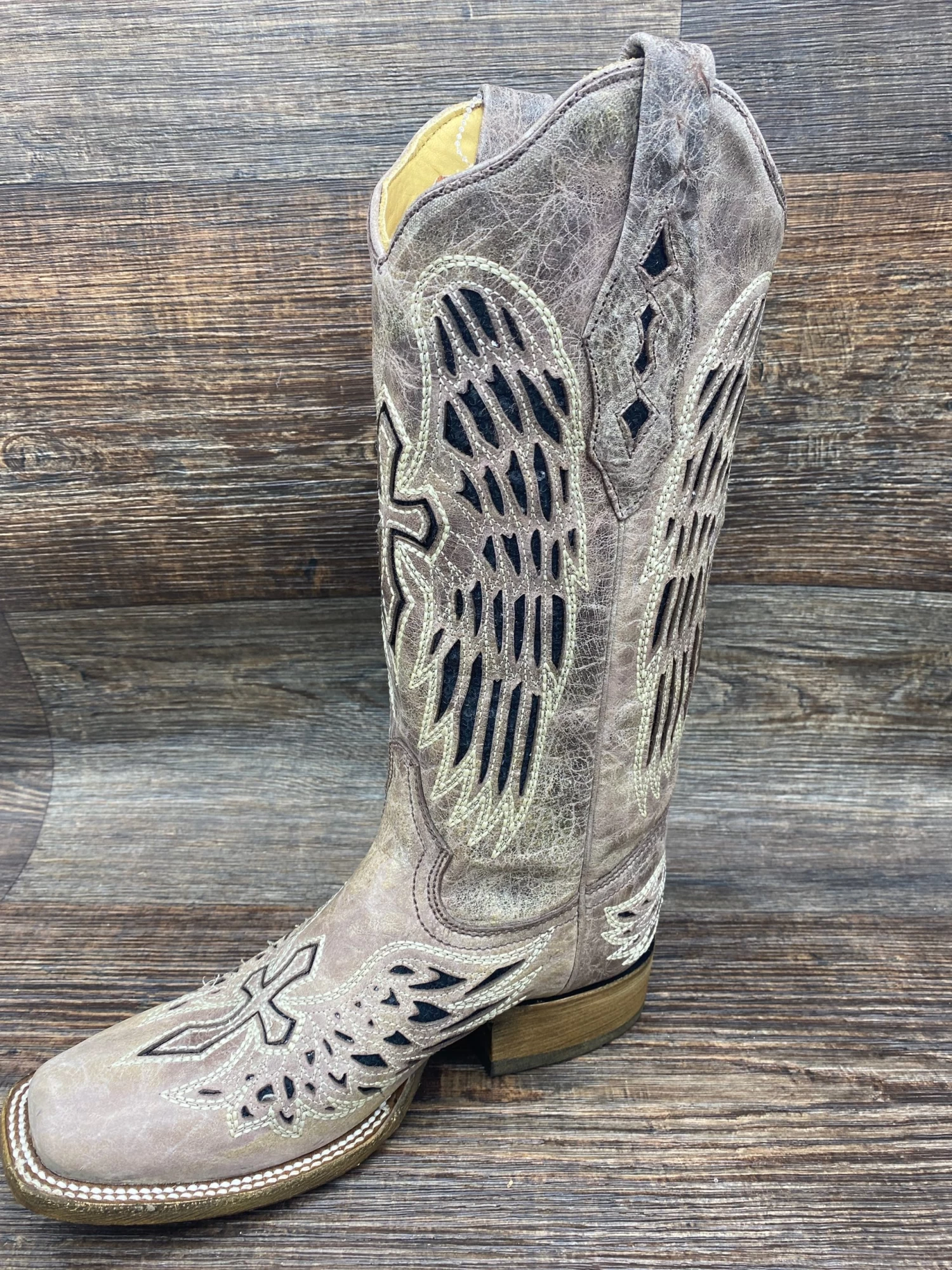 A1197 Ladies Brown/Black Wing & Cross By Corral - Image 4