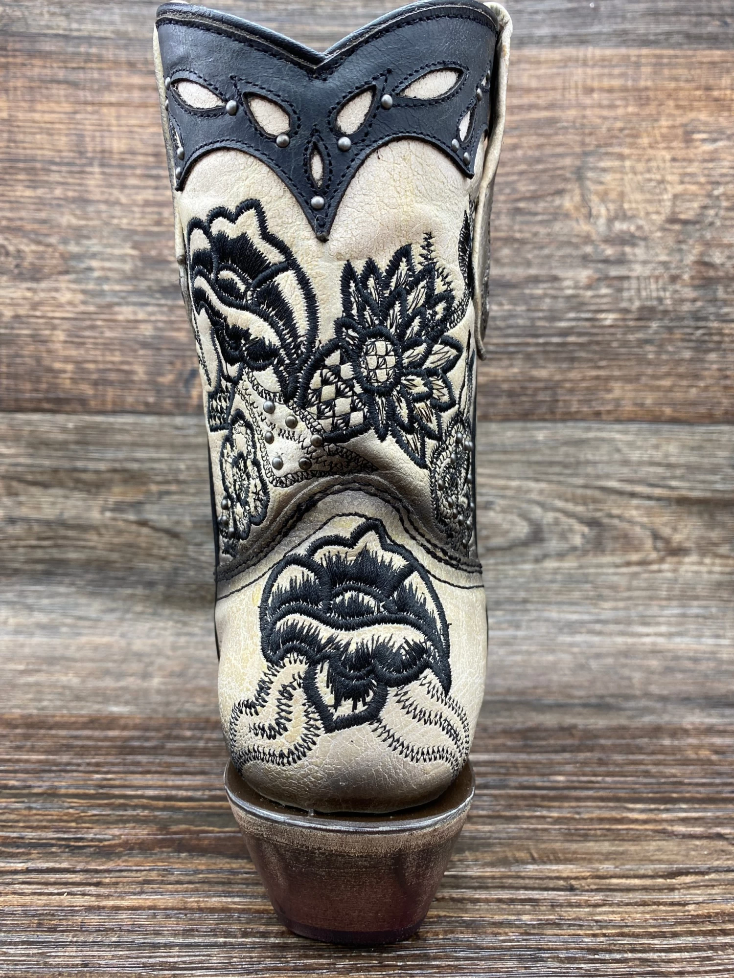 A4159 Ladies Black & White Embroidered Snip Toe Western Boot By Corral - Image 4