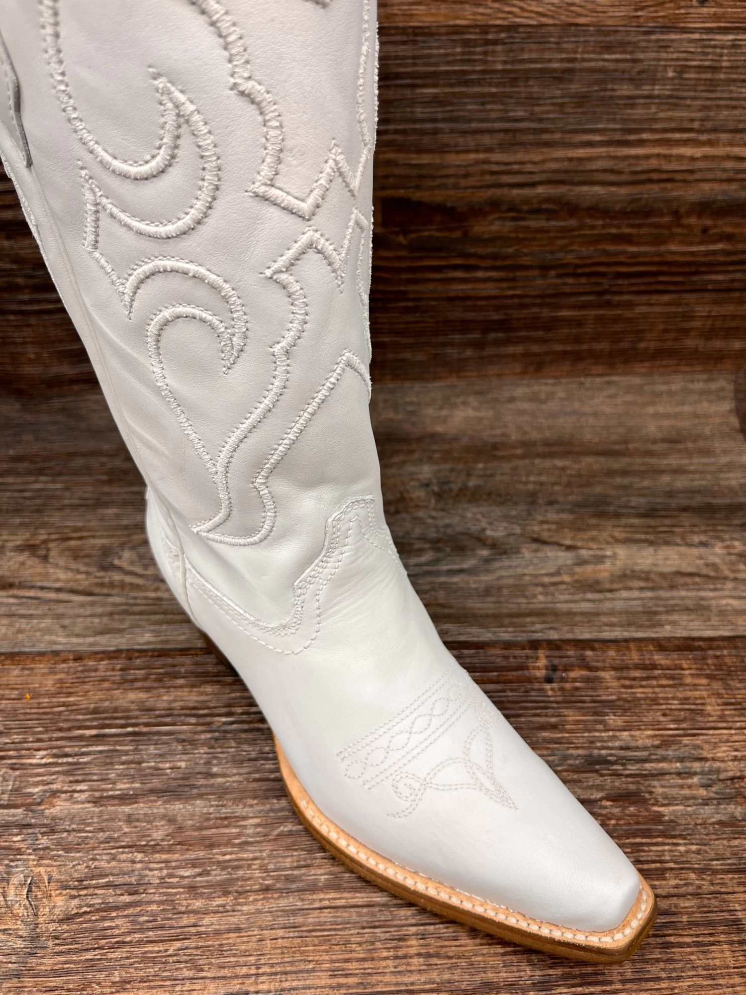 Z5046 Women's Snip Toe Western Boot By Corral - Image 2